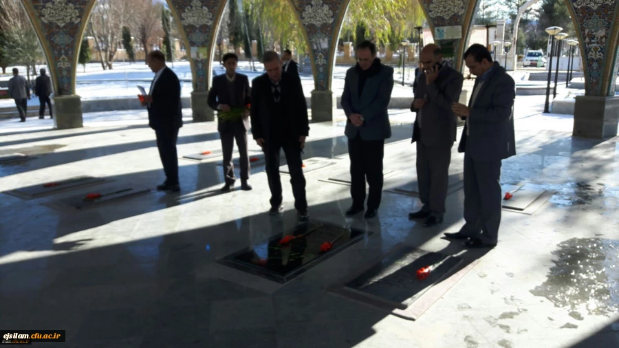 حضور دکتر مهرمحمدی در مزار شهدای گمنام ایلام