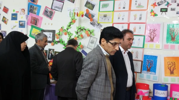 بازدید مسئولین اداره کل اموزش و پرورش استان از نمایشگاه پژوهش و فناوری