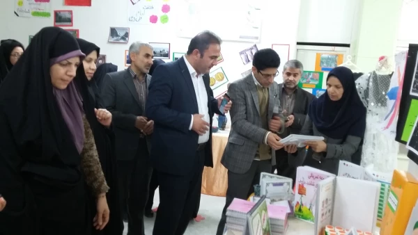 بازدید مسئولین اداره کل اموزش و پرورش استان از نمایشگاه پژوهش و فناوری