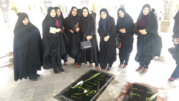 غبارروبی مزار شهدا به مناسبت ایام الله دهه فجر