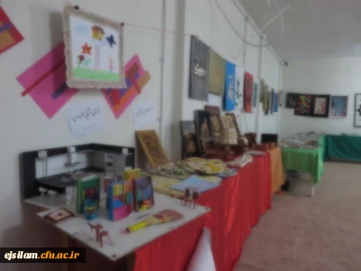 برگزاری نمایشگاه کتاب و دستاوردهای اساتید و دانشجویان به مناسبت هفته آموزش