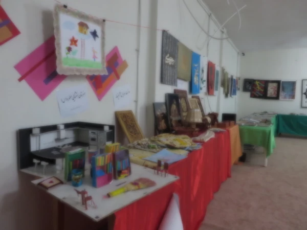 برگزاری نمایشگاه کتاب و دستاوردهای اساتید و دانشجویان به مناسبت هفته آموزش