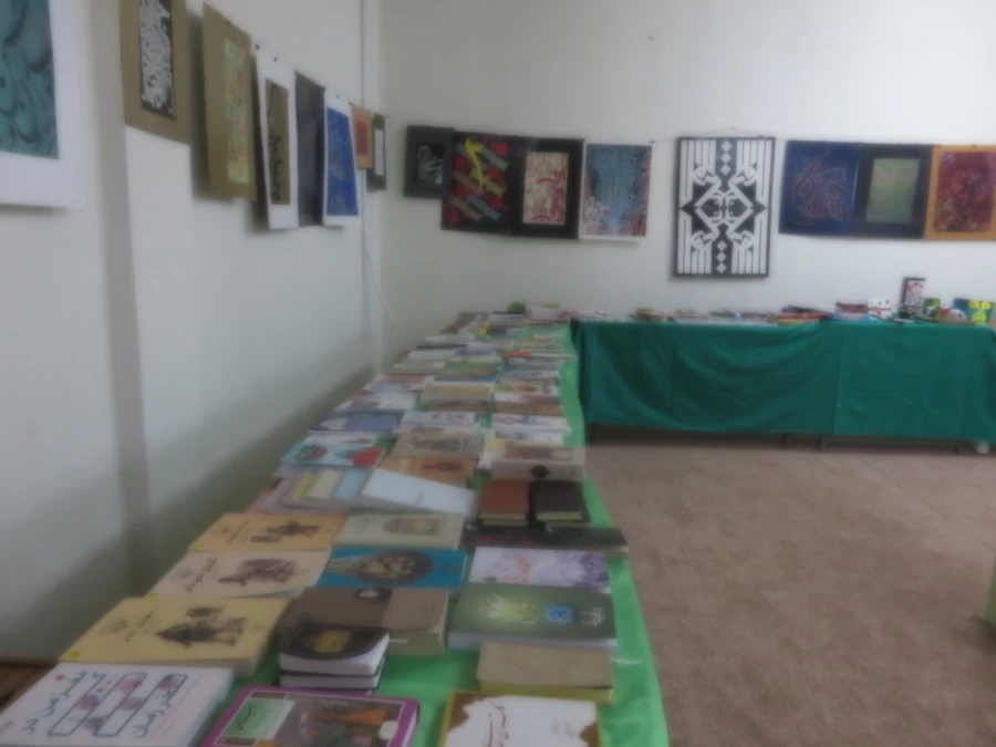 برگزاری نمایشگاه کتاب و دستاوردهای اساتید و دانشجویان به مناسبت هفته آموزش