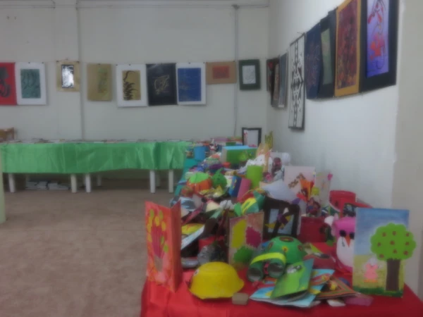 برگزاری نمایشگاه کتاب و دستاوردهای اساتید و دانشجویان به مناسبت هفته آموزش