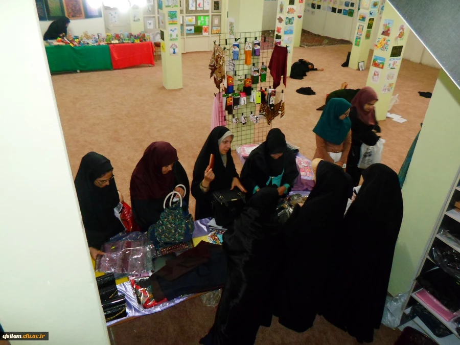 برگزاری نمایشگاه عفاف و حجاب به مناسبت هفته آموزش