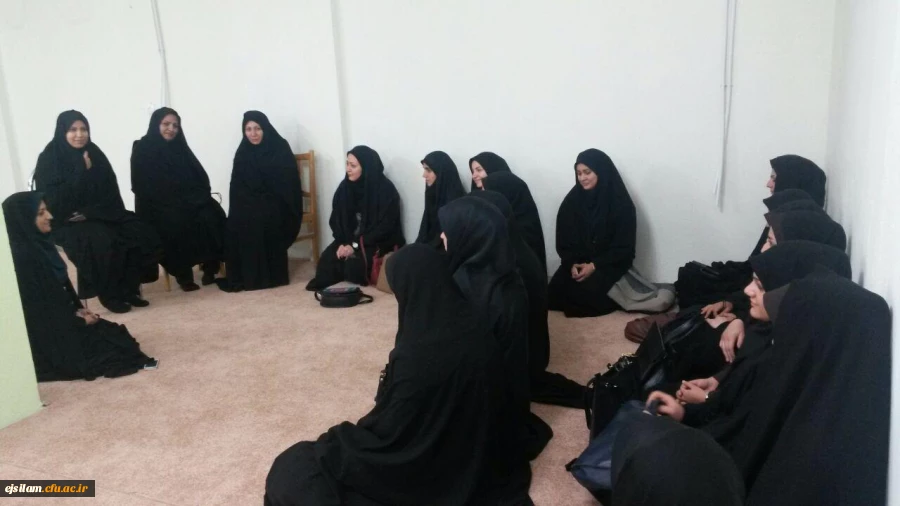 نشست صمیمانه مسئولین پردیس با دانشجو معلمان