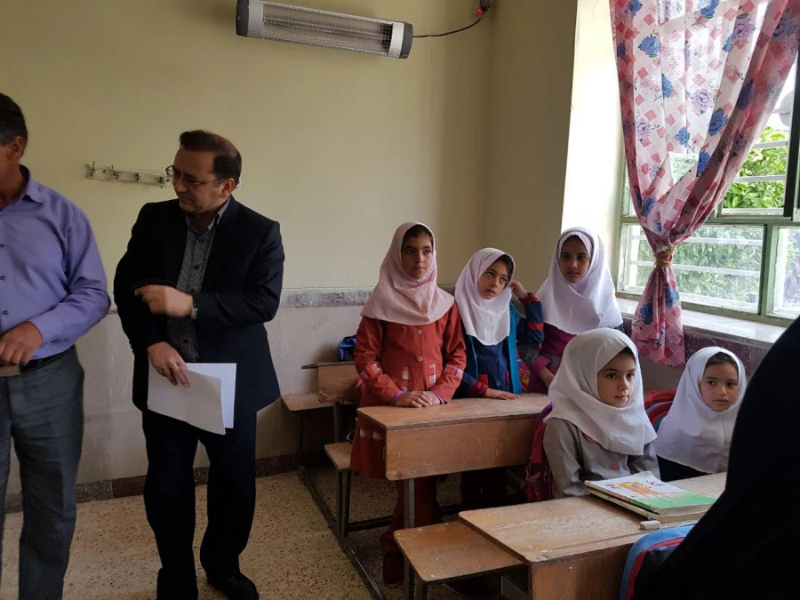 بازدید علمی دانشجویان از کلاس های چند پایه