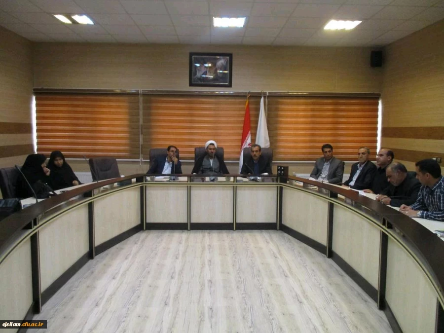 حجت الاسلام و المسلمین عابدی  معاون فرهنگی و اجتماعی دانشگاه فرهنگیان در جمع کارکنان مدیریت و پردیس های استانی دانشگاه فرهنگیان ایلام