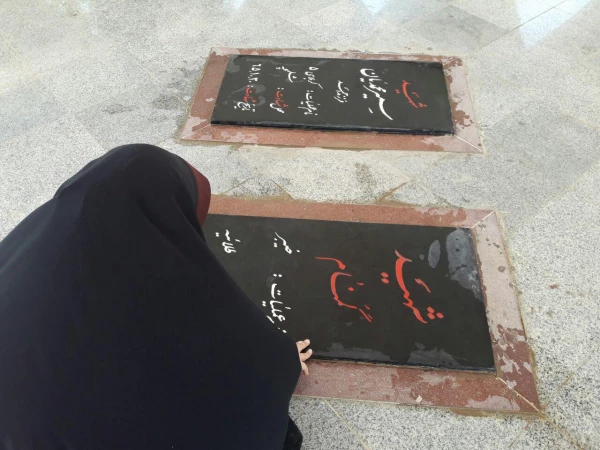 برگزاری مراسم معنوی زیارت عاشورا همراه با غبار روبی مزار شهدای گمنام