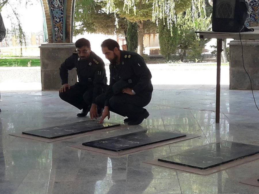 برگزاری مراسم معنوی زیارت عاشورا همراه با غبار روبی مزار شهدای گمنام