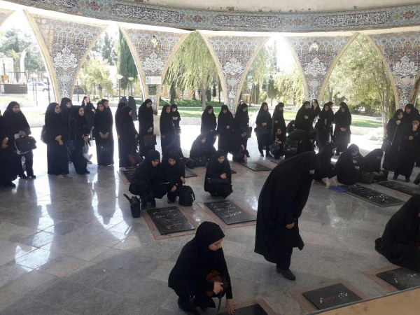 برگزاری مراسم معنوی زیارت عاشورا همراه با غبار روبی مزار شهدای گمنام