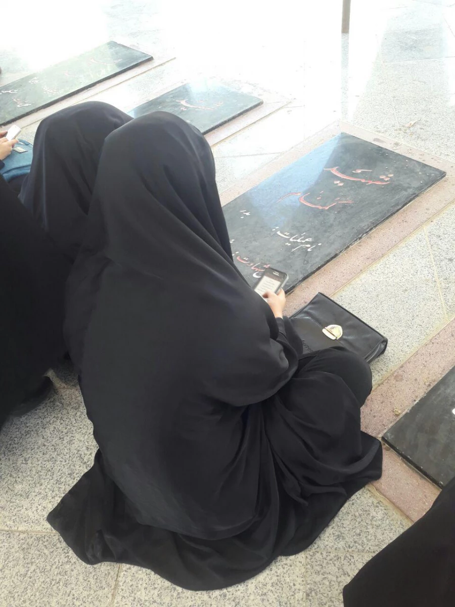 برگزاری مراسم معنوی زیارت عاشورا همراه با غبار روبی مزار شهدای گمنام