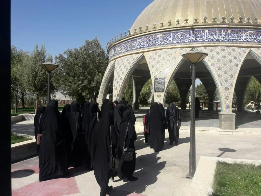 برگزاری مراسم معنوی زیارت عاشورا همراه با غبار روبی مزار شهدای گمنام