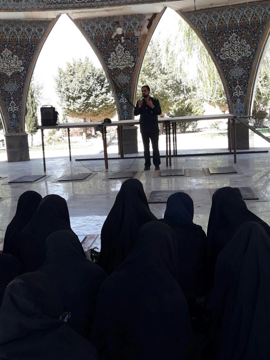 برگزاری مراسم معنوی زیارت عاشورا همراه با غبار روبی مزار شهدای گمنام