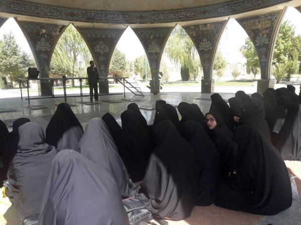 برگزاری مراسم معنوی زیارت عاشورا همراه با غبار روبی مزار شهدای گمنام