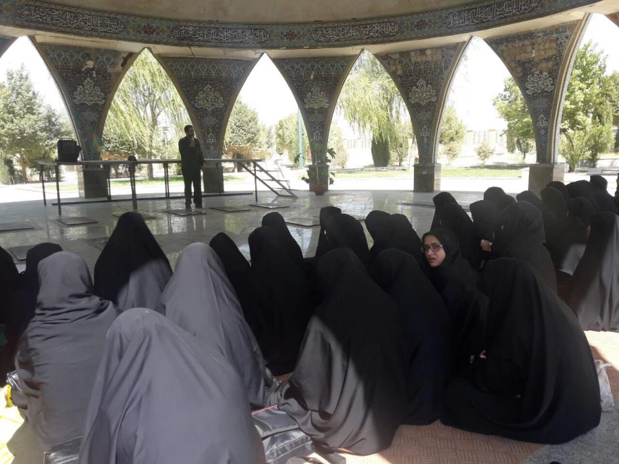 برگزاری مراسم معنوی زیارت عاشورا همراه با غبار روبی مزار شهدای گمنام