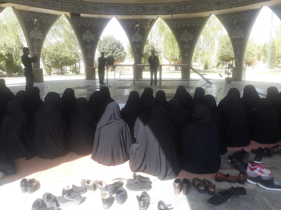 برگزاری مراسم معنوی زیارت عاشورا همراه با غبار روبی مزار شهدای گمنام