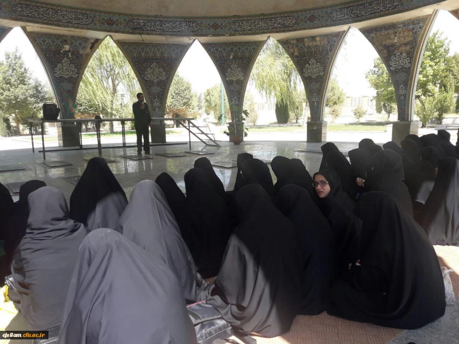 برگزاری مراسم معنوی زیارت عاشورا همراه با غبار روبی مزار شهدای گمنام