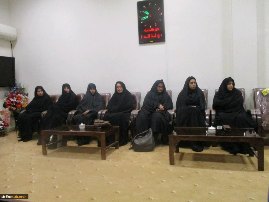 دیدار جمعی از مسئولین، کارکنان و اساتید دانشگاه فرهنگیان ایلام با نماینده ولی فقیه در استان به مناسبت هفته وحدت حوزه و دانشگاه