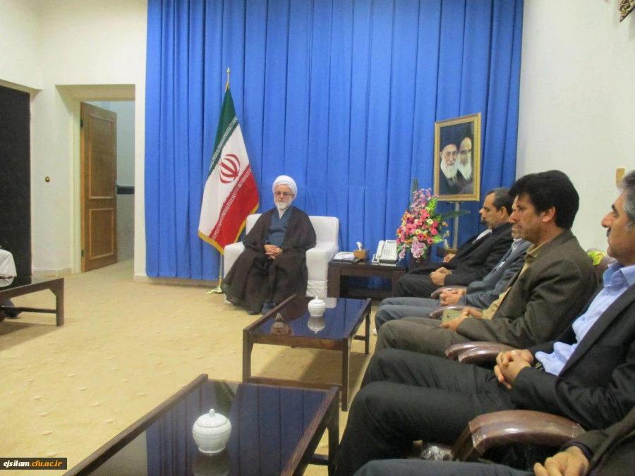 دیدار جمعی از مسئولین، کارکنان و اساتید دانشگاه فرهنگیان ایلام با نماینده ولی فقیه در استان به مناسبت هفته وحدت حوزه و دانشگاه