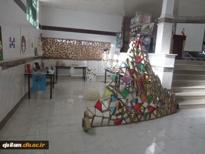 نمایشگاه دست سازه های دانشجو معلمان