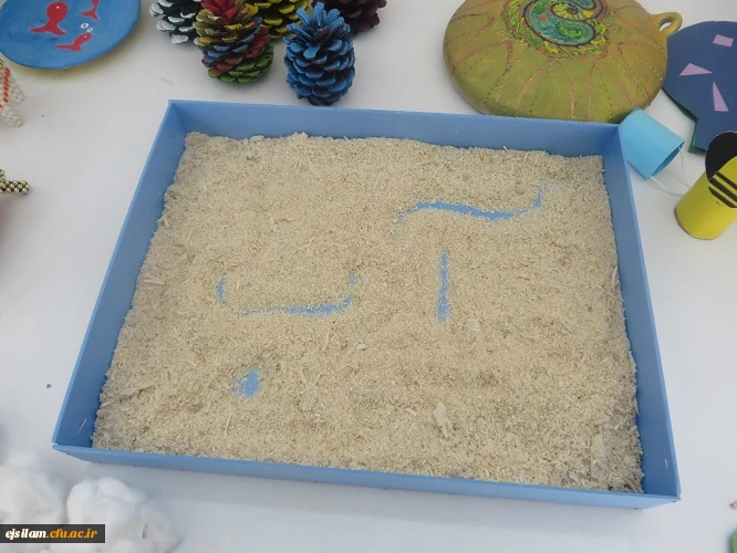 نمایشگاه دست سازه های دانشجو معلمان