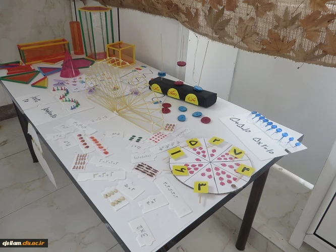 نمایشگاه دست سازه های دانشجو معلمان