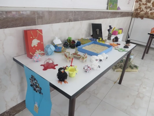 نمایشگاه دست سازه های دانشجو معلمان