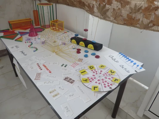 نمایشگاه دست سازه های دانشجو معلمان