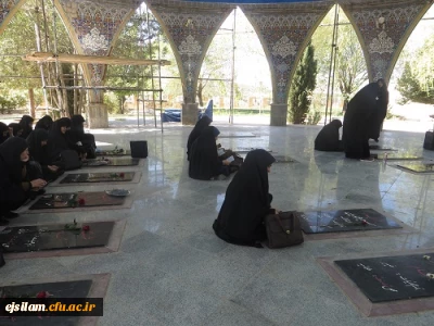 حضور  اساتید ،دانشجویان ،کارکنان پردیس امام جعفر صادق (ع) بر سر مزار شهدای گمنام دفاع مقدس