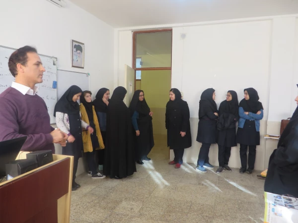 بازدید دانش آموزان دبیرستان فرزانگان از پردیس امام جعفر صادق(ع)