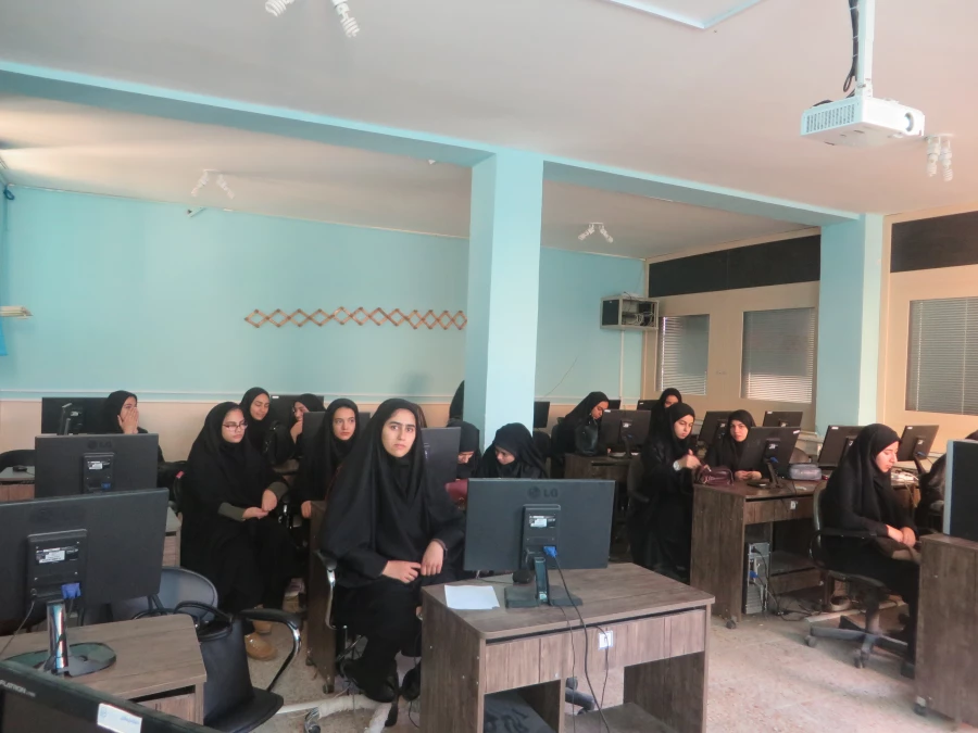 کارگاه آشنایی با پایگاه های اطلاعاتی و شیوه های جستجو و کارگاه آشنایی با سامانه کتابخانه های دانشگاه فرهنگیان برگزار شد