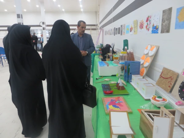 برپایی نمایشگاه دست سازه های نومعلمان ودانشجو معلمان