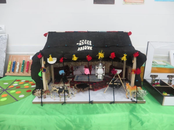 برپایی نمایشگاه دست سازه های نومعلمان ودانشجو معلمان