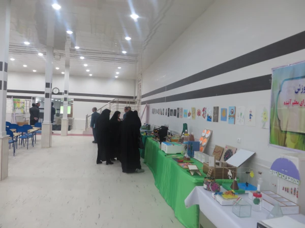 برپایی نمایشگاه دست سازه های نومعلمان ودانشجو معلمان