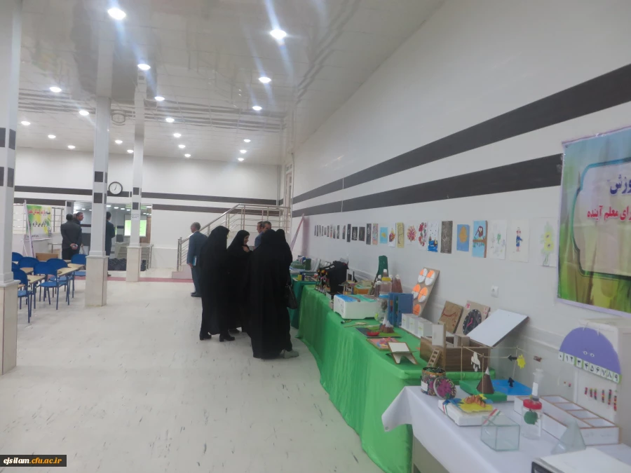 برپایی نمایشگاه دست سازه های نومعلمان ودانشجو معلمان