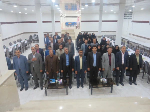 دهه سرآمدی آموزش(نشست هم اندیشی وبررسی وضعیت آموزشی با حضور صاحب نظران واساتید)