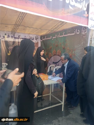 حضور مشاور معاون وزیر بهداشت در موکب دانشگاه فرهنگیان در میدان قرآن 