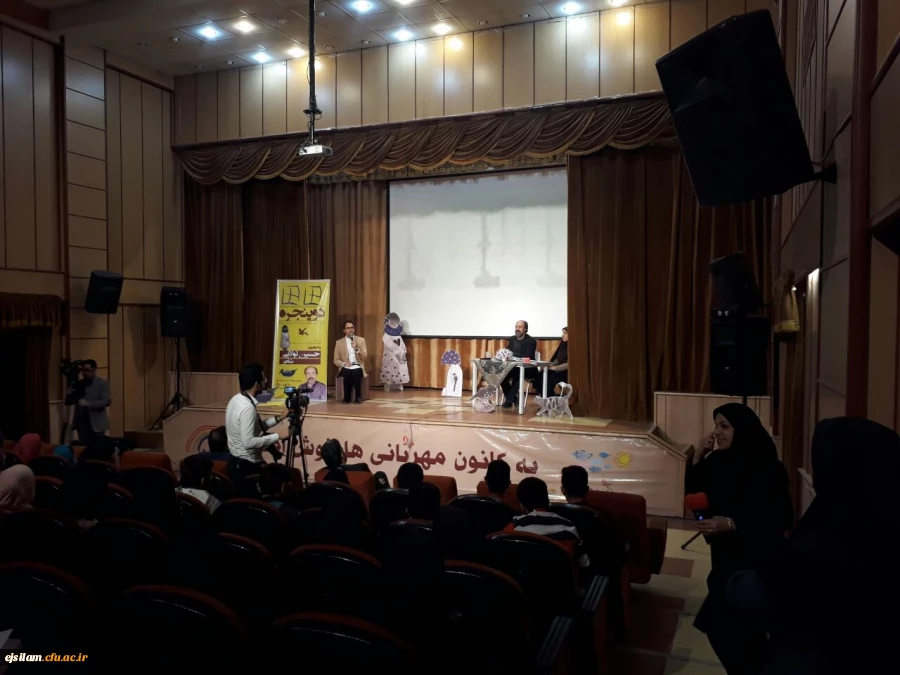 حضور دانشجومعلمان پردیس امام جعفر صادق(ع) در همایش ادبی دو پنجره