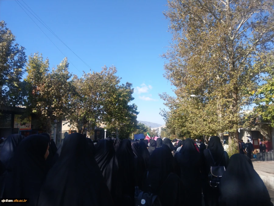 حضور دانشجومعلمان و کارکنان پردیس امام جعفر صادق(ع) در راهپیمایی حمایت از فرمایشات مقام معظم رهبری 