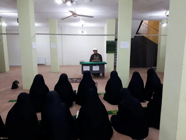 برگزاری نماز جماعت در مزار شهدا و سخنرانی به مناسبت بزرگداشت هفته قرآنی در پردیس امام جعفر صادق(ع)