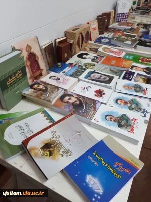 نمایشگاه کتاب قرآنی به مناسبت هفته ی قرآن و عترت در پردیس امام جعفر صادق(ع) برپا شد