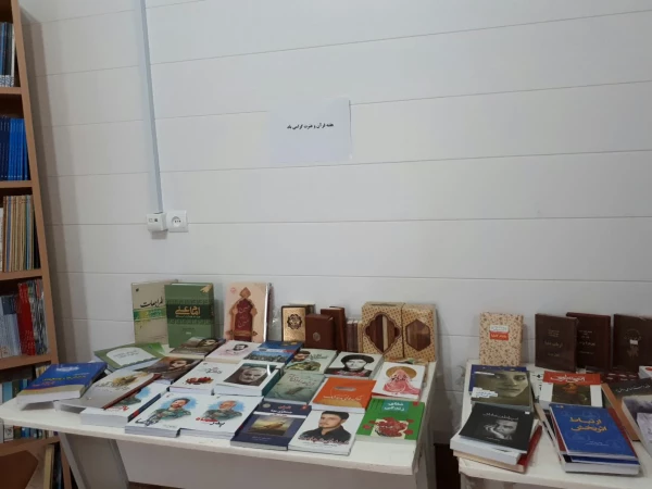 نمایشگاه کتاب قرآنی به مناسبت هفته ی قرآن و عترت در پردیس امام جعفر صادق(ع) برپا شد