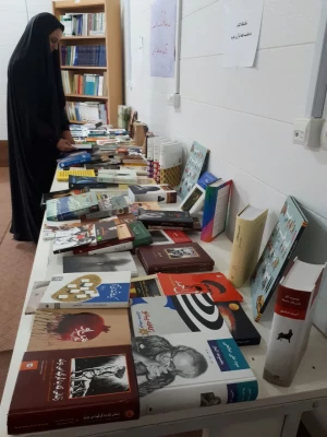 نمایشگاه کتاب قرآنی به مناسبت هفته ی قرآن و عترت در پردیس امام جعفر صادق(ع) برپا شد