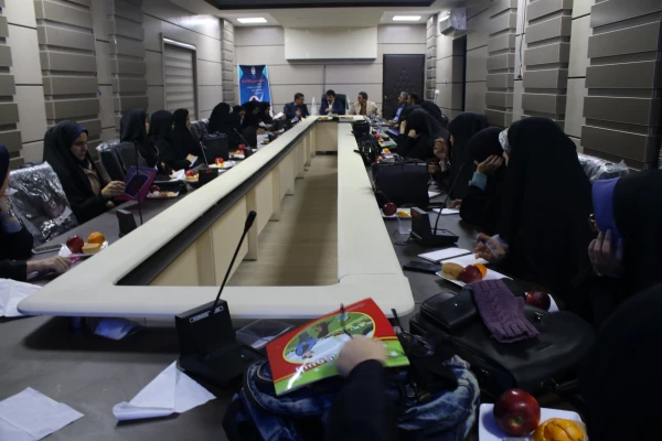 نشست نقد و بررسی ادبیات کودکان برگزار شد