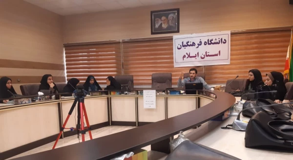 با حضور دبیران و اعضای فعال کانون ها و تشکل های پردیس امام جعفر صادق(ع) برگزار شد: تبیین بیانیه گام دوم انقلاب 