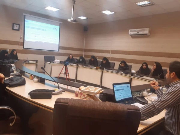 با حضور دبیران و اعضای فعال کانون ها و تشکل های پردیس امام جعفر صادق(ع) برگزار شد: تبیین بیانیه گام دوم انقلاب 