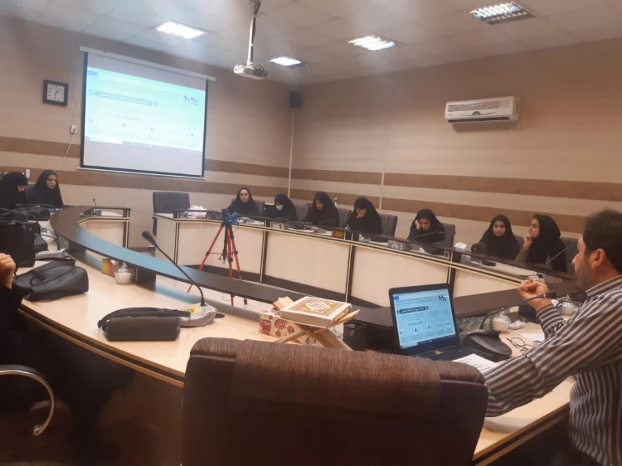 با حضور دبیران و اعضای فعال کانون ها و تشکل های پردیس امام جعفر صادق(ع) برگزار شد: تبیین بیانیه گام دوم انقلاب 