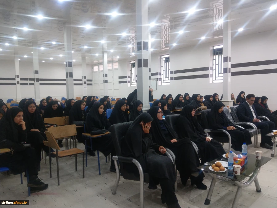 اولین تریبون آزاد دانشجویی با محوریت مسائل صنفی و آموزشی دانشجومعلمان در پردیس امام جعفر صادق(ع) برگزار شد.