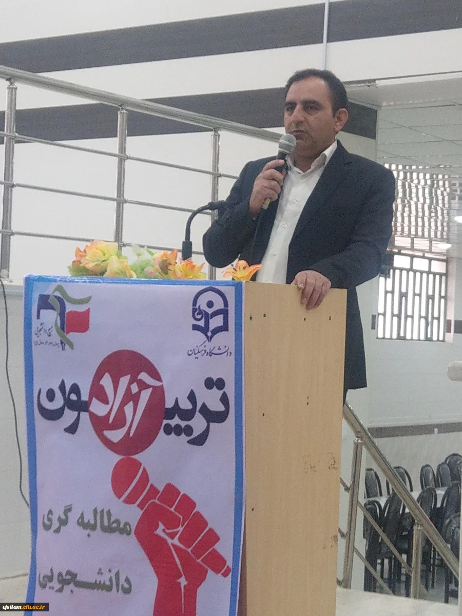 اولین تریبون آزاد دانشجویی با محوریت مسائل صنفی و آموزشی دانشجومعلمان در پردیس امام جعفر صادق(ع) برگزار شد.